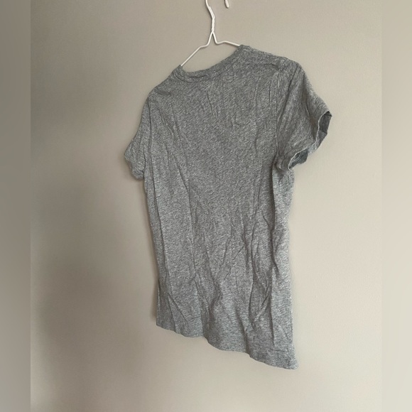 Basic Levis Tee - Picture 7 of 8